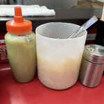 ラーメン 杉田家 - 何でニンニクが緑色なのかね？生姜と間違えないようにするから？