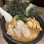 麺達うま家 - 酔ってて何注文したか覚えてない。チャーシュー多くない？