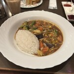 ロンドンティールーム - 野菜たっぷりトマトカレー