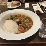 ロンドンティールーム - 野菜たっぷりトマトカレー