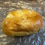 京都伊三郎製ぱん - 料理写真:クリームパン１４６円。  ふんわり生地に丁寧に炊かれた手作りカスタードクリームがたっぷり入ってます。