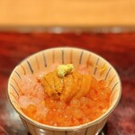 冨すし - ・小丼　北海道バフンウニ、甘エビ、半熟いくら