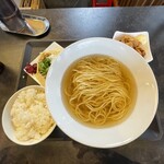らぁ麺 口福論 本店 - 淡麗煮干しらぁ麺890円+唐揚げ2個と白飯セット250円
                                計1140円