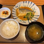 やよい軒 - 料理写真:鯖の味噌煮定食　990円税込　ご飯もダシもおかわり自由です