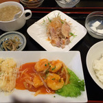五福飯店 - 海老マヨと海老チリの定食