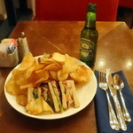 BLUE FIRE GRILLE - ターキークラブハウスサンド12.95＄+ハイネケン5.5＄ｘ2