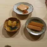 寿し道 桜田 - 兵庫県淡路カラスミ、北海道余市鮟肝、握り子（半生の数の子）