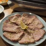 焼肉 PANCHAN - 看板メニューの人生最高のタン。「人生最高」は伊達じゃなかった✨