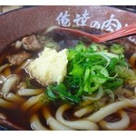 俺達の肉うどん - 肉うどん（580円）・・お肉は薄切りではなく小さ目の角切りで甘辛く煮てあるそうですよ。