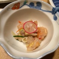鉄板焼 さざんか - 突き出し。フグの和え物