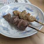 もつ焼　ふじ - 砂肝・とり皮（塩）