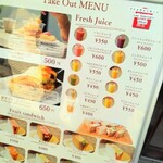 いちご ICHIJYU - ドリンクやコーヒーのテイクアウト もされています　夜のデザートに家族はフルーツサンドをテイクアウトしていました。