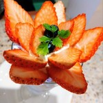 いちご ICHIJYU - 税込1,500円のいちごパフェ　