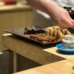 鮨旬美 西川 - カウンター前　ライブ感ある