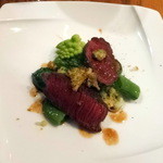 ラ･マンチーナ - 蝦夷鹿ロースト、蕗の薹、芽キャベツ