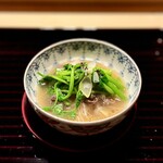 多仁本 - 熊と芹の炊合せなんて、もう歓喜しかない！
                                こんなに甘いお肉、他にはありません(^^)
                                本当に絶っ品。大好物です♪