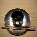 多仁本 - 出来立ての葛切り。
      ほどよい甘さの黒蜜が、最後にスッと入ってきます。
