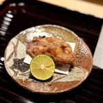 多仁本 - 多仁本さんの鼈、大好きですね。
      カリッと香ばしい衣の下からは、旨味が溢れ出す鼈ちゃん。これ、最高です！(^^)