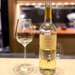 多仁本 - 最近は、こういう、やや厚みのあるガルガネガも目にするようになりました。
      爽やかな果実味がちり酢に合いますが、もう少し軽やかなタイプも良さそう。