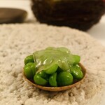 プリズマ - ①【アミューズ4種】
      A エンドウ豆のタルト、マンガリッツァ豚ラルド（背脂の生ハム）のせ