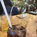 モンスーンカフェ 舞浜イクスピアリ - コーラ頼んだけれど、ジャスミンティーだとおかわり自由です