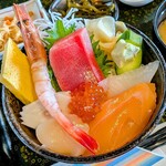 光る海 - 海鮮丼ミニ