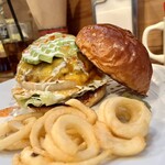 R-S - ・アボカドチーズバーガー（1700円）