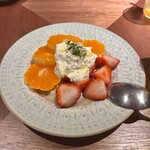 NIKUDOSI - 旬のフルーツとブラッターチーズ