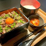 炭火焼肉 莉松苑 - ランチ牛すじすき煮重