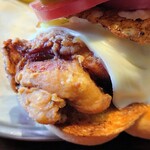 JAMES - パンはカリッとして美味しいけれど、フライドチキンは単品で食べたほうが美味しい気がする。