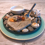 LIAISON - ランチコース 9680円 の北海道産の鰯の定番ピサラディエール