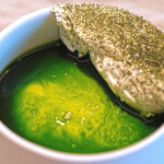 LIAISON - ランチコース 9680円 のケールのオイルとホワイトバルサミコを効かせたホイップバター