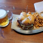 JAMES - サンドイッチ (ROLL)とポテトとビール