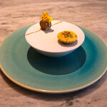 LIAISON - ランチコース 9680円 のウチワエビとバターナッツ南瓜のタルト、フォアグラのテリーヌ