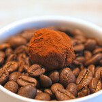 LIAISON - ランチコース 9680円 のコーヒー風味のトリュフショコラ