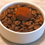 LIAISON - ランチコース 9680円 のコーヒー風味のトリュフショコラ