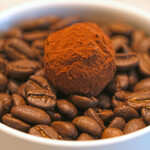 LIAISON - ランチコース 9680円 のコーヒー風味のトリュフショコラ