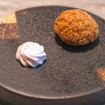 LIAISON - ランチコース 9680円 の柚子と苺のマシュマロ、濃厚なカスタードクリーム