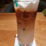 ラ・オハナ 府中新町店 - セットドリンク。アイスカフェラテ。週末の午後2時頃訪問。4組待ち汗
