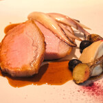 LIAISON - ランチコース 9680円 の茨城の長右衛門豚 根セロリのピューレ ビーツのパウダー