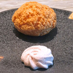 LIAISON - ランチコース 9680円 の柚子と苺のマシュマロ、濃厚なカスタードクリーム