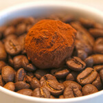 LIAISON - ランチコース 9680円 のコーヒー風味のトリュフショコラ