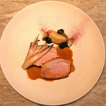 LIAISON - ランチコース 9680円 の茨城の長右衛門豚 根セロリのピューレ ビーツのパウダー