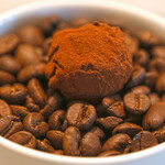 LIAISON - ランチコース 9680円 のコーヒー風味のトリュフショコラ