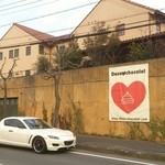 ドゥ クール ショコラ - 駐車場と入り口は反対側です。