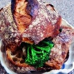 パーラー江古田 - 煮こごりサンド、パンをずらして煮こごりが見えるようにして撮影