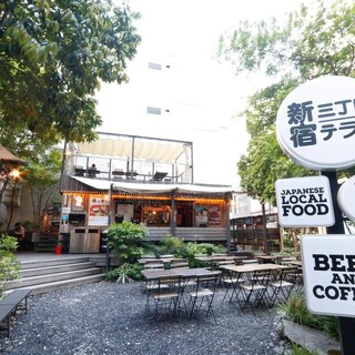 新宿の隠れ家テラスで楽しむカフェタイム