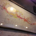 きっちん紅屋 - ブルゴーニュ地方の葡萄畑の地図が掲げられていました