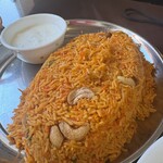 ガンジス川 御殿場店 - ビリヤニもおいしい　カシューナッツいいアクセント　チーズナンが最強だけど笑