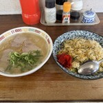とんちゃんらーめん - 大盛ラーメンと大盛焼き飯